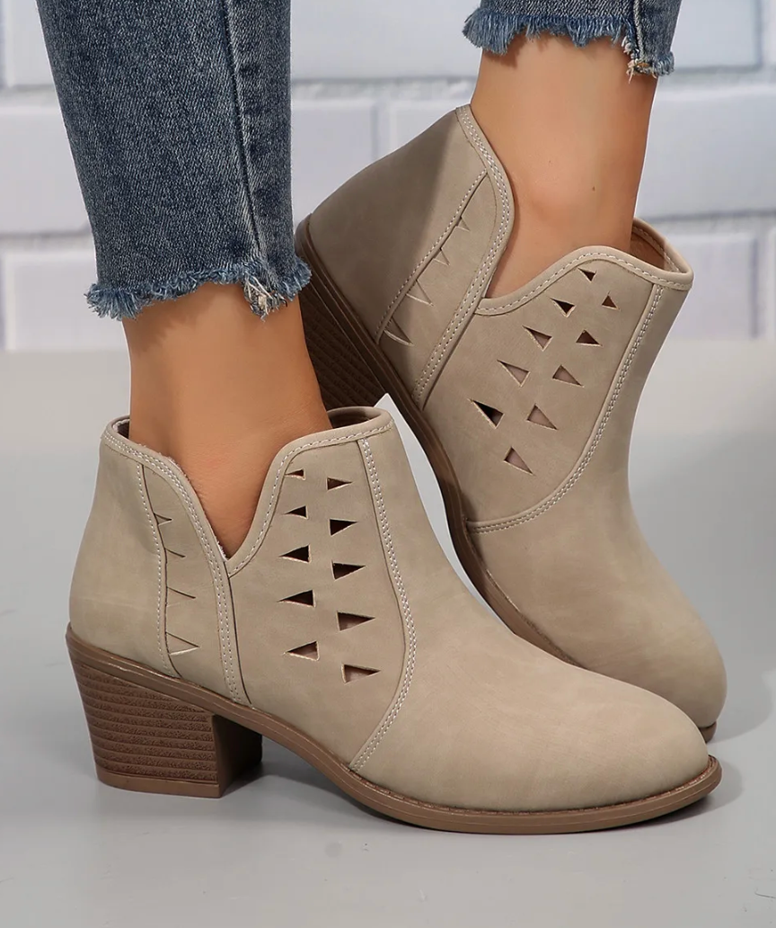 SUEDE POINTED TOE HEELED ANKLE BOOTS RTS